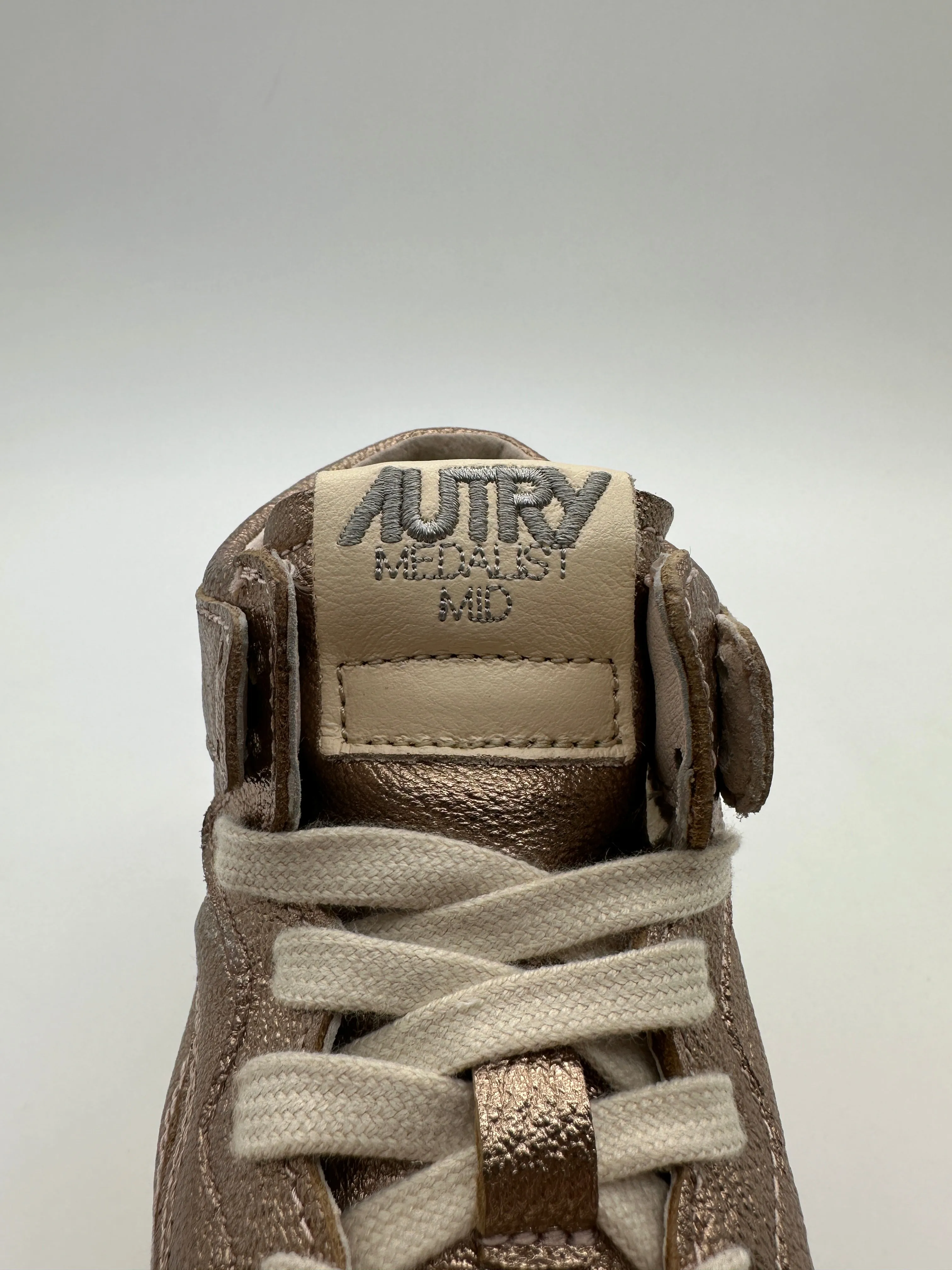 Autry Mid Sneakers