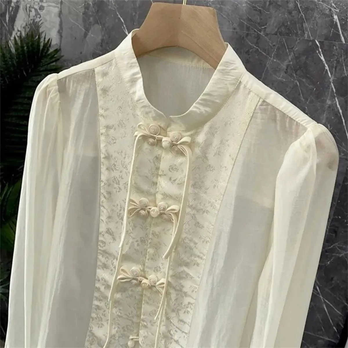 Camicia da donna con colletto alla coreana in pizzo scuro con fibbia a disco di alta qualità dal design in stile cinese