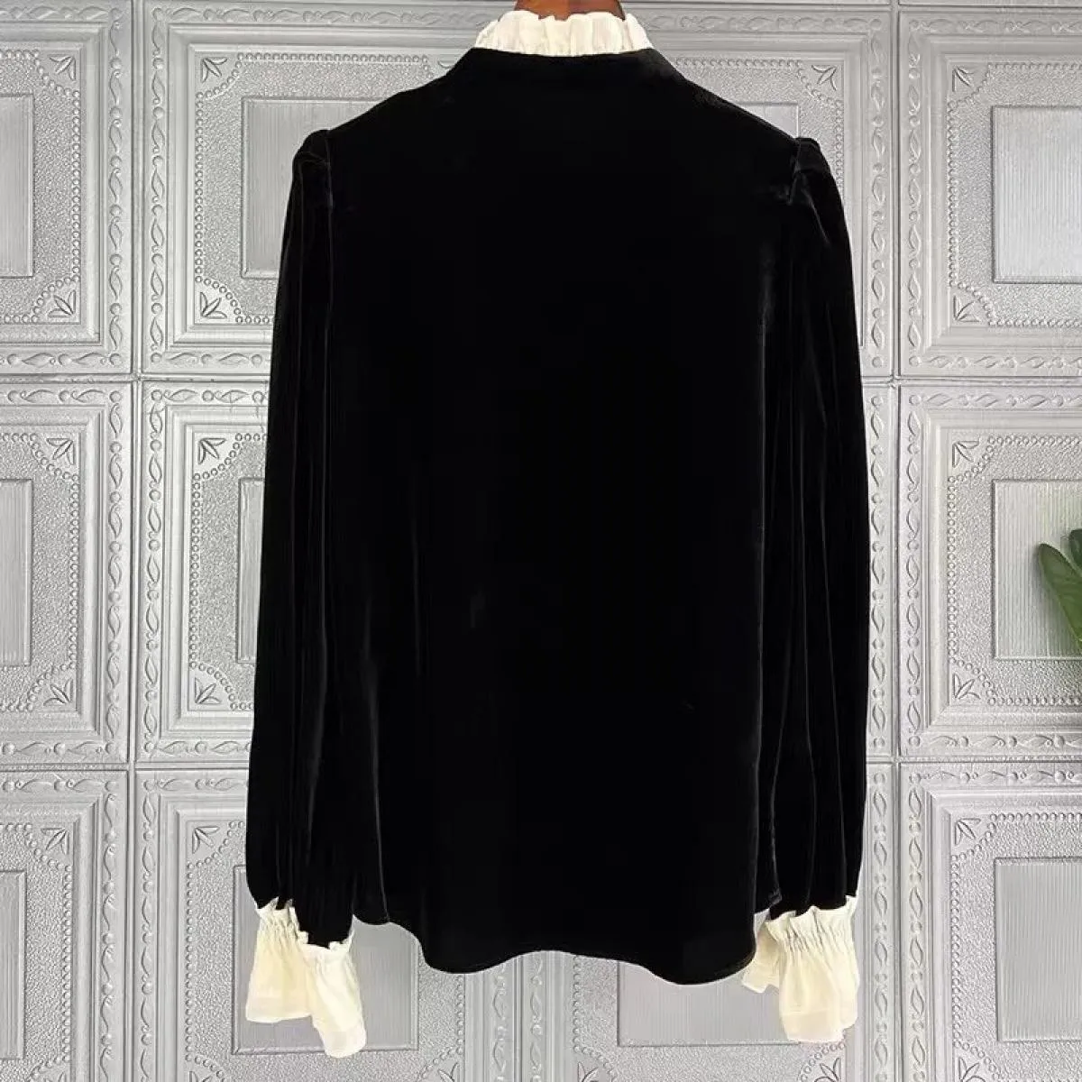 Camicia in velluto nero da donna Autunno Inverno 2023 Nuovo top da pendolare a maniche lunghe con volant e design francese di al