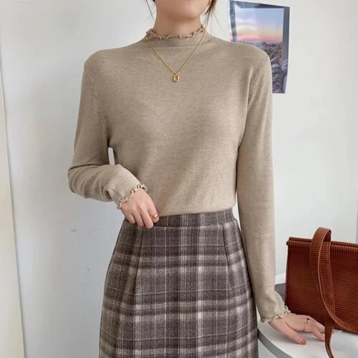 Elegante camicia a maniche lunghe slim con design a collo alto e bordo in legno per l'autunno e l'inverno, temperamento francese