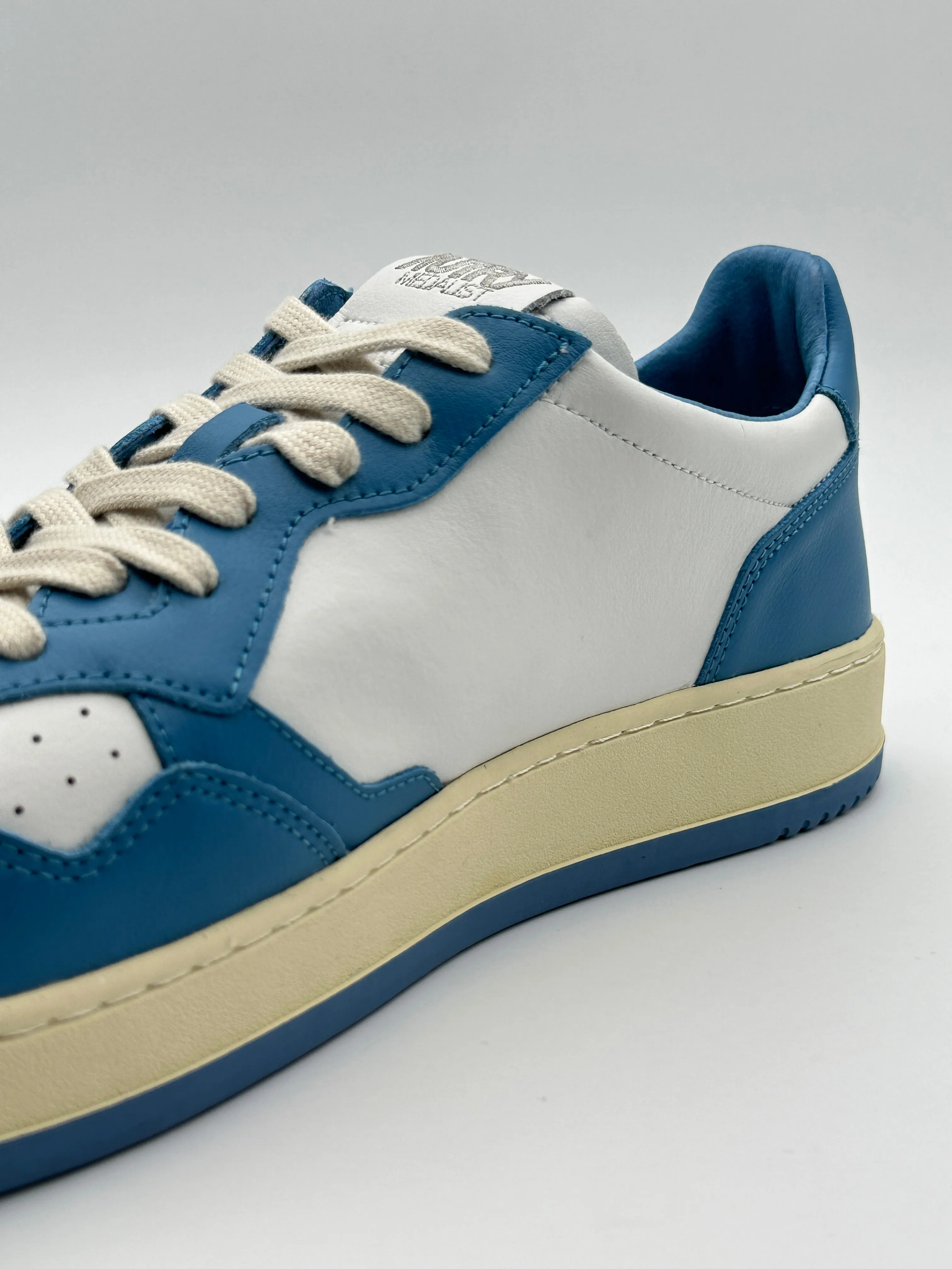 Medalist Bicolor Low Sneakers