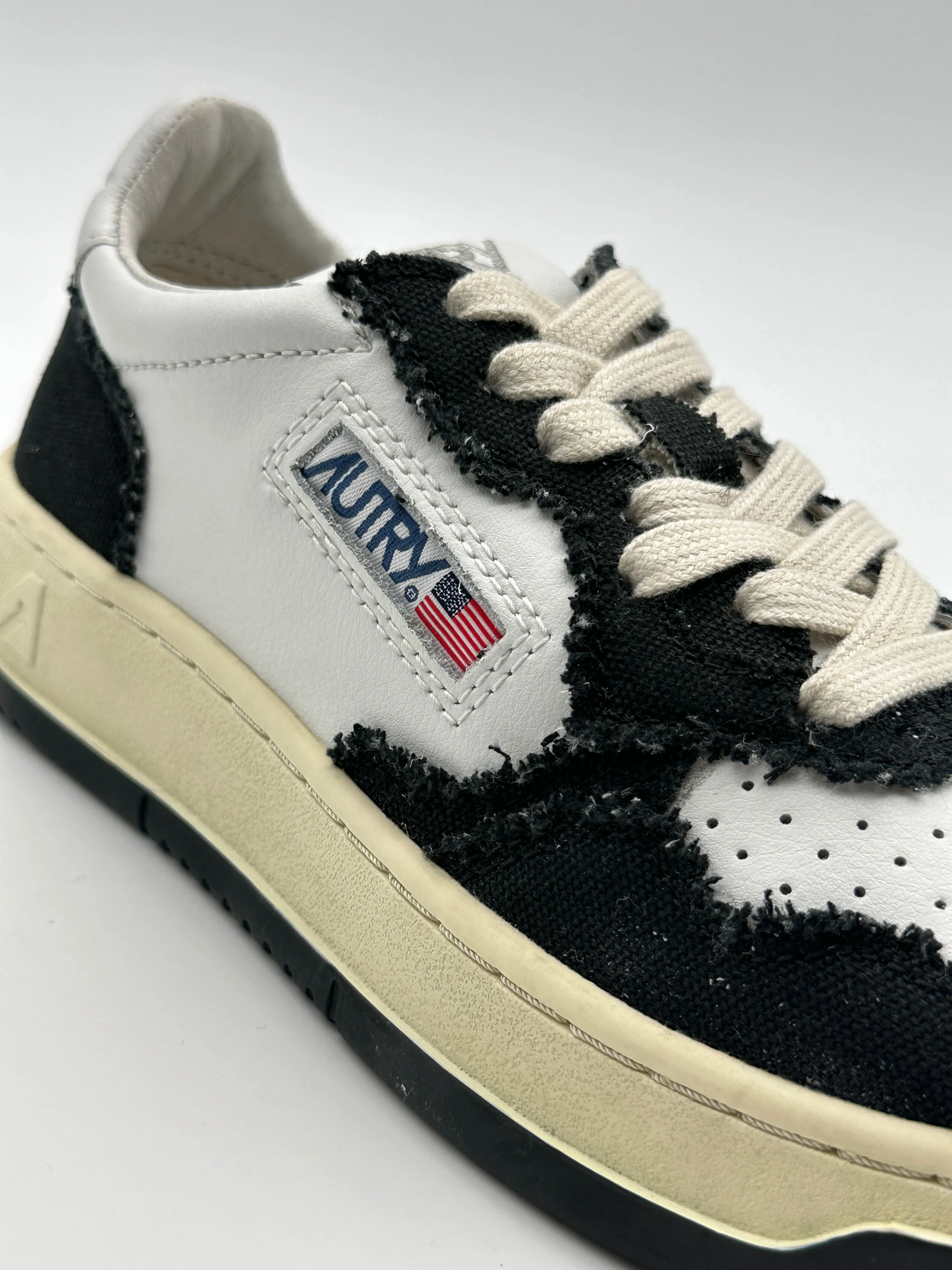 Medalist Low Sneakers Black Canvas