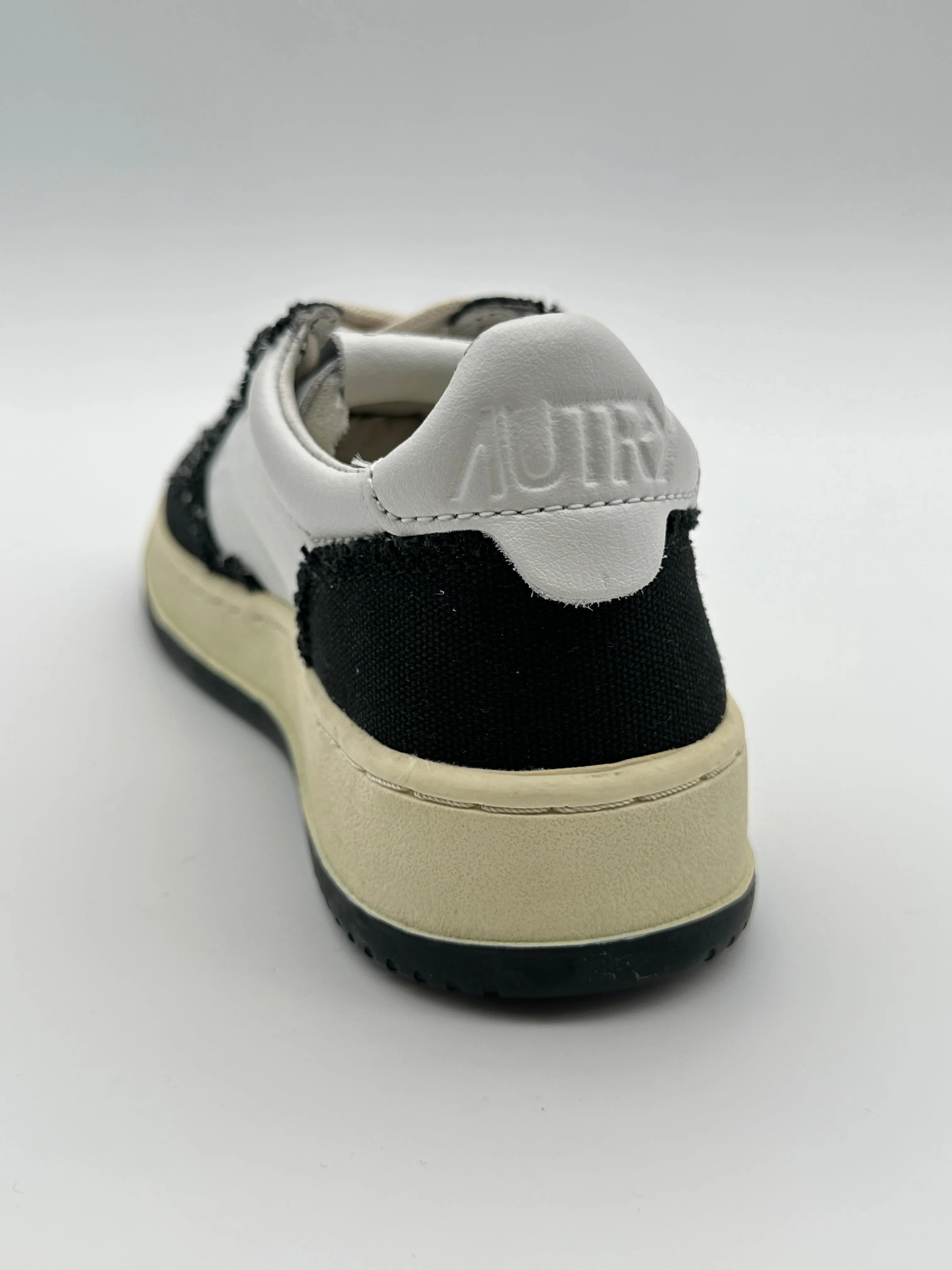 Medalist Low Sneakers Black Canvas