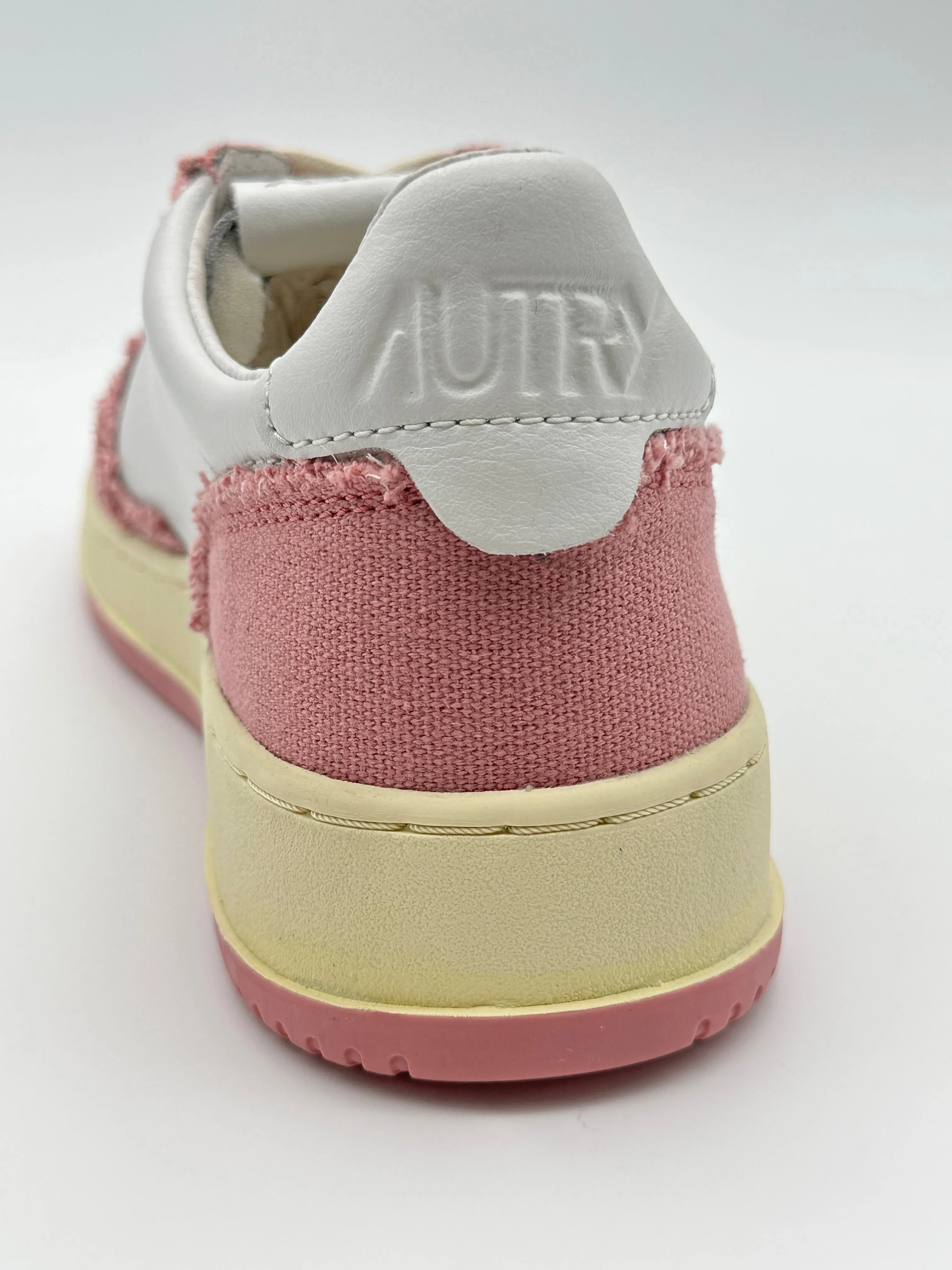 Medalist Low Sneakers Pink Canvas