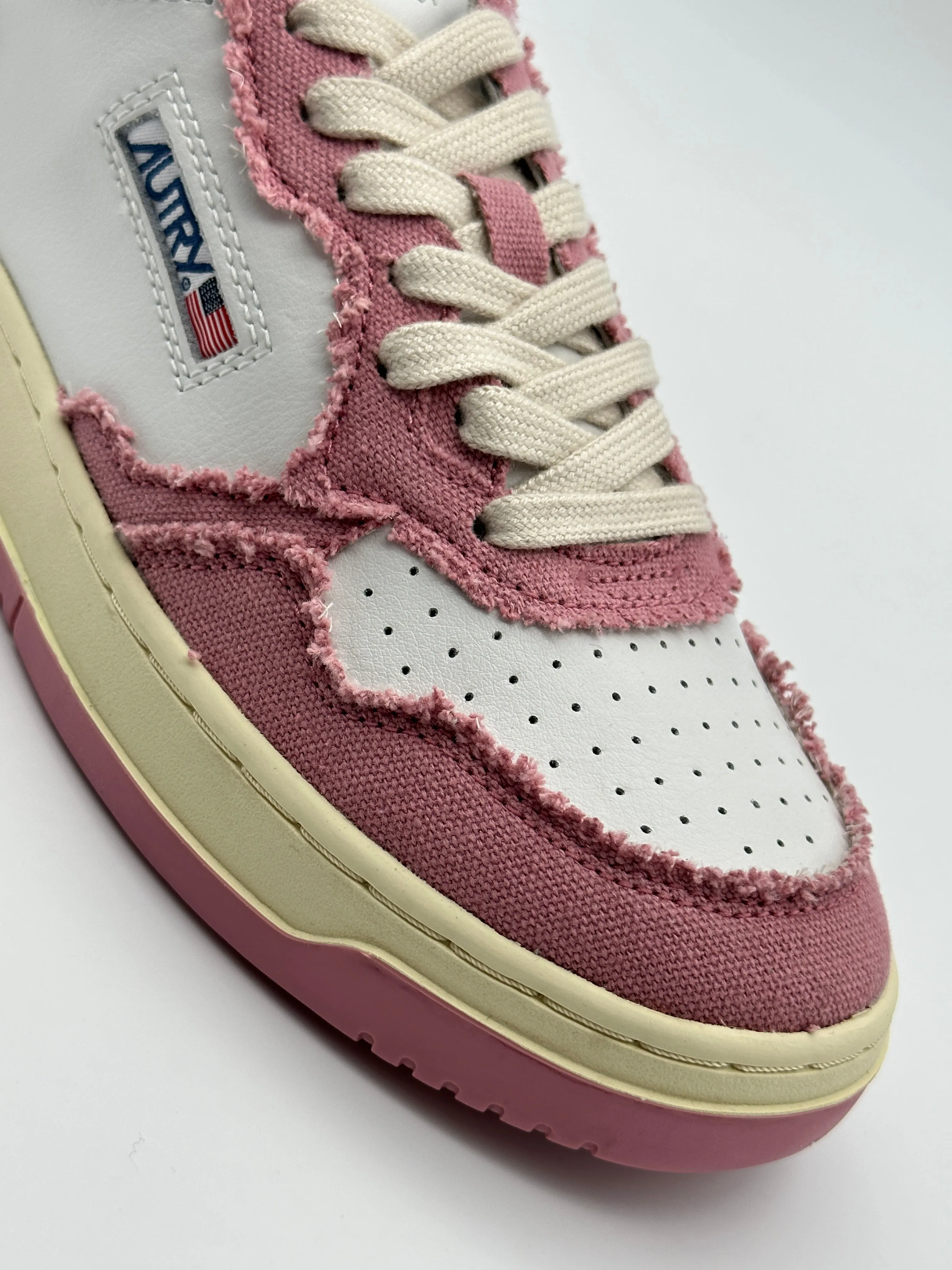 Medalist Low Sneakers Pink Canvas