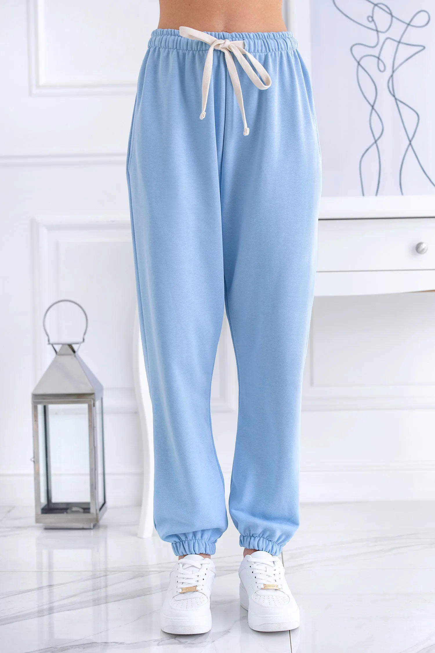 Pantalone tuta azzurro con laccio