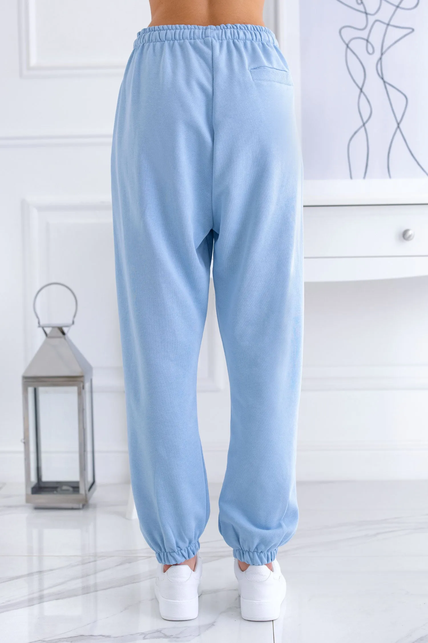 Pantalone tuta azzurro con laccio