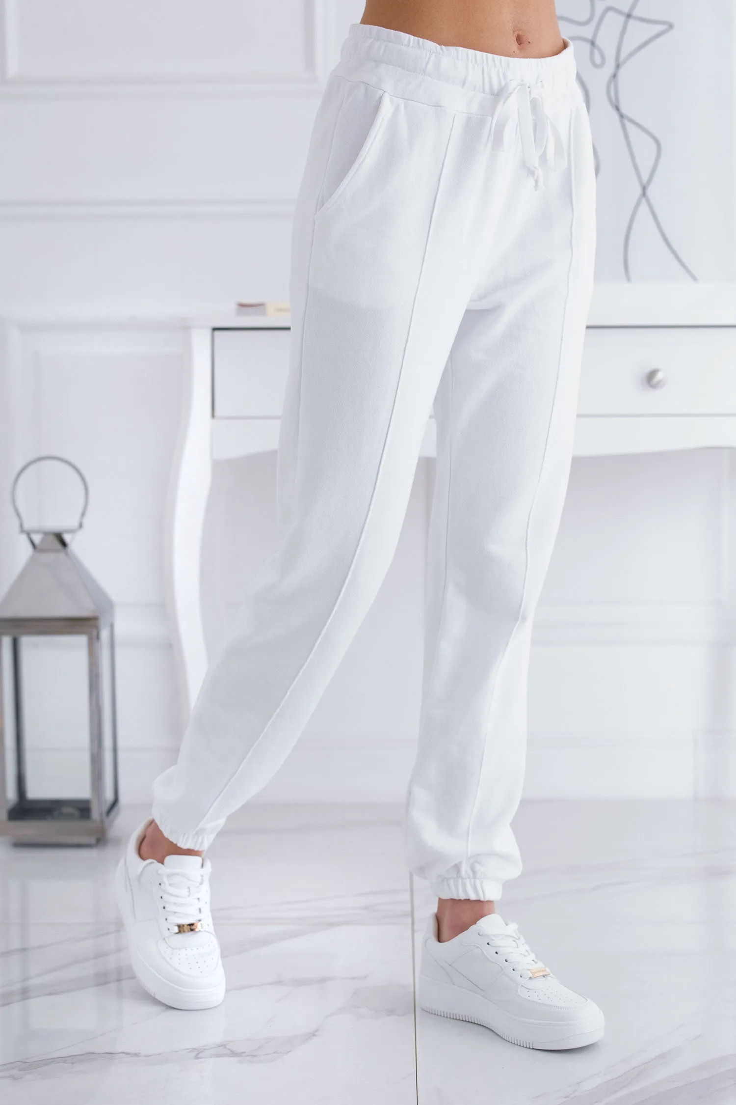 Pantalone tuta bianco con laccio