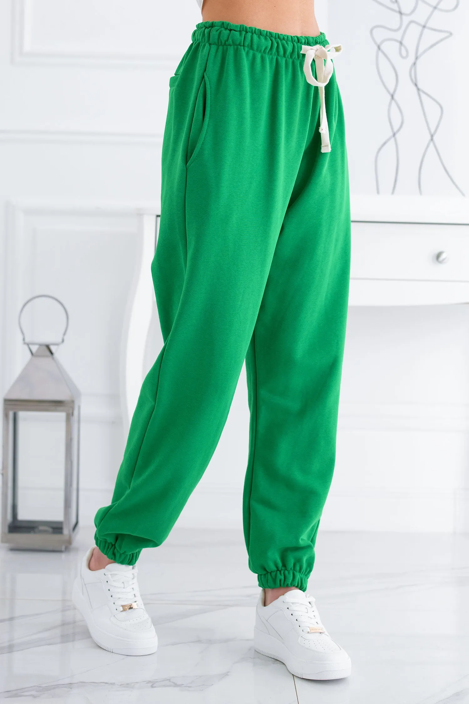 Pantalone tuta verde con laccio