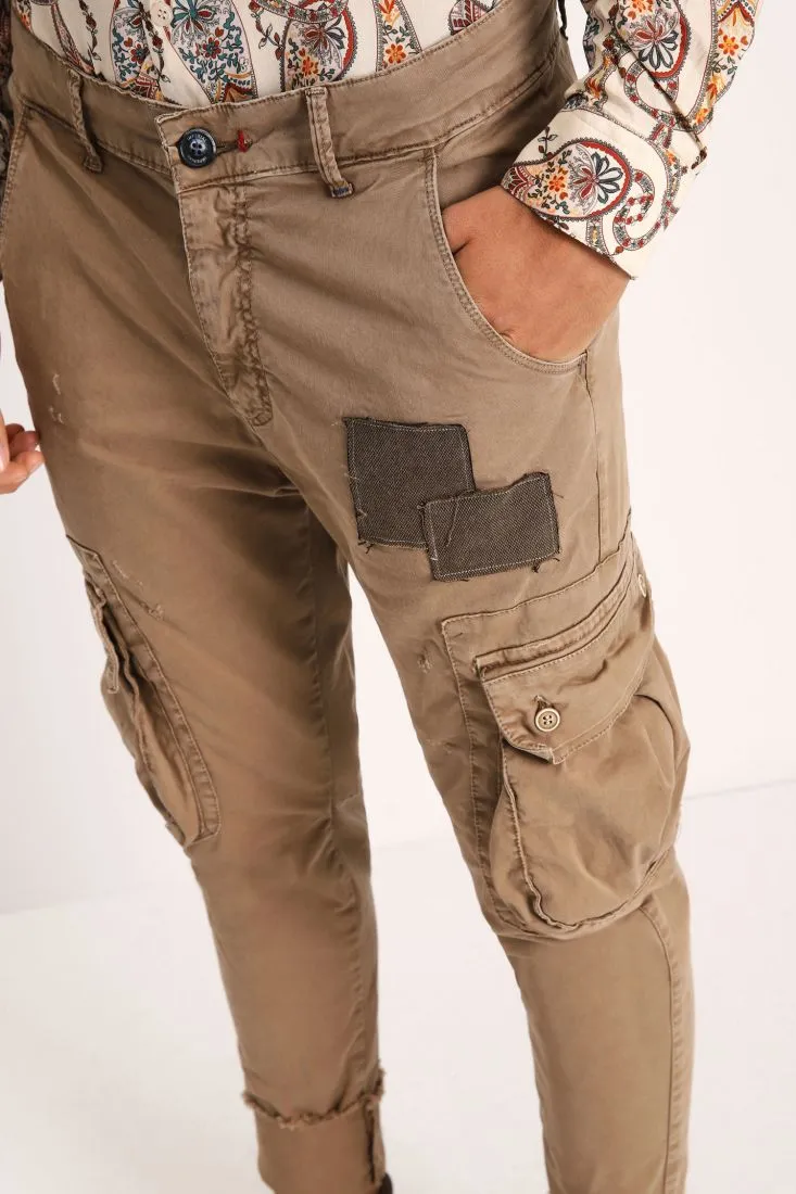 Pantaloni cargo monocolour con tasche applicate