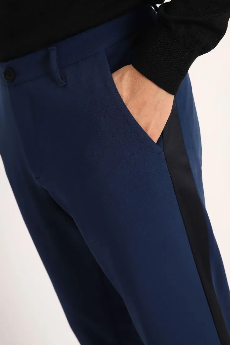 Pantaloni straight con dettagli laterali a contrasto