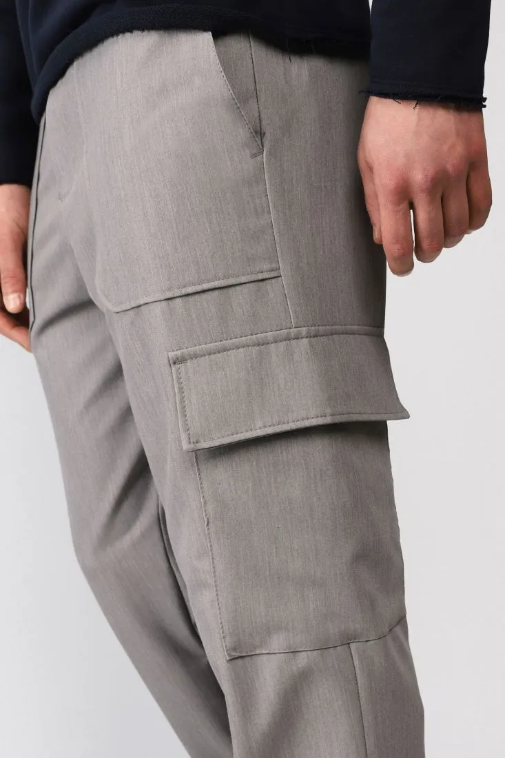 Pantaloni straight monocolour con tasche laterali applicate